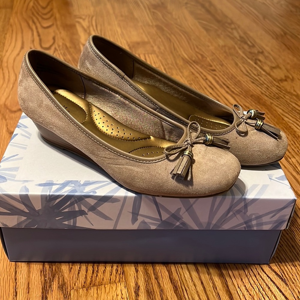 Abella Taupe Suede Jetta Wedge Heel. Tassel. 1.5 in. heel. Size 7.